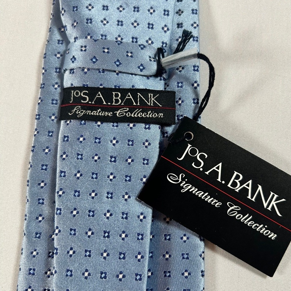 Jos A Bank Signature Collection Tie Mens Blue Geometric 100% Silk Italy NWT